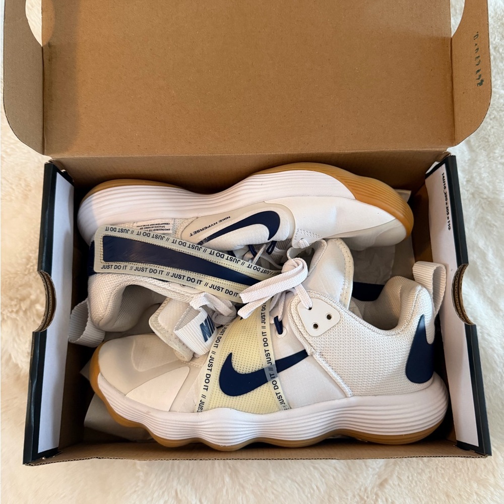 Nike Hyperset Sneakers